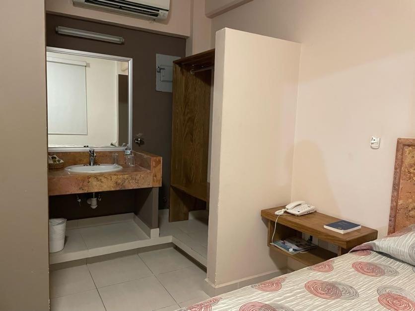 Hotel Santo Domingo Express 比亚埃尔莫萨 外观 照片